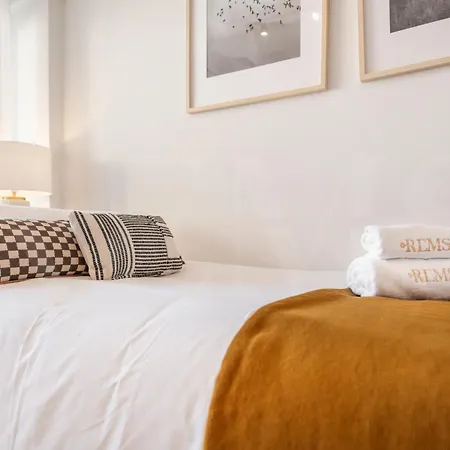 Apartment With Balcony, Close To The By Rems *